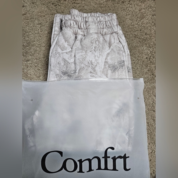 NWT Comfrt Oversized Camo Sweatpants In Silver Birch Small - Picture 8 of 8
